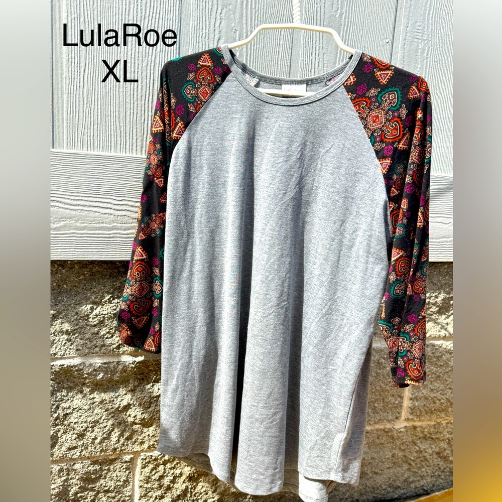 LuLaRoe Gray 3/4 Sleeve Raglan Tunic